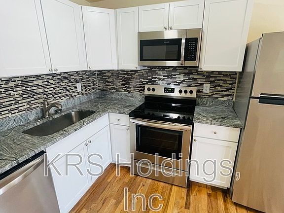 5th image of 946 W Ocean View Ave APT 10
