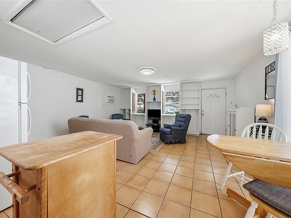 4th image of 206 E 9th Ave