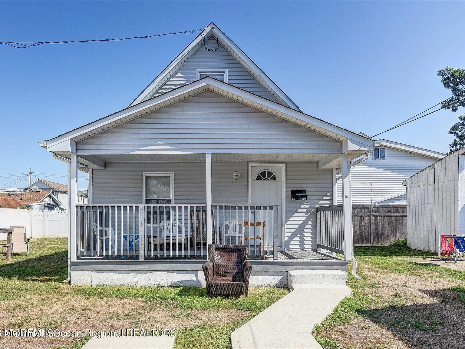 4 bed, 860 sqft, $2,000 — Photo 1