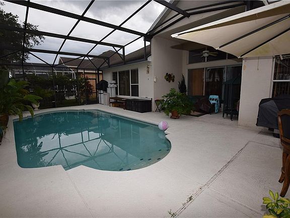 4th image of 2551 The Oaks Blvd