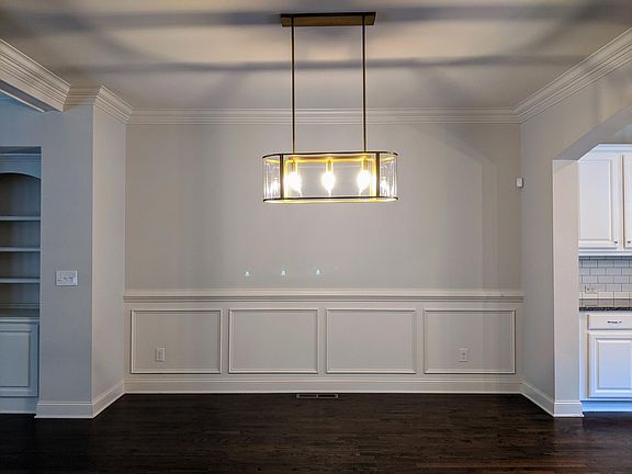 5th image of 2129 W Village Ln SE