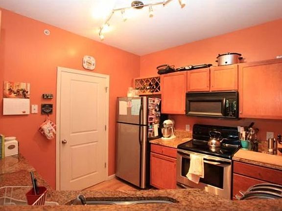 Kitchen with granite (old paint)