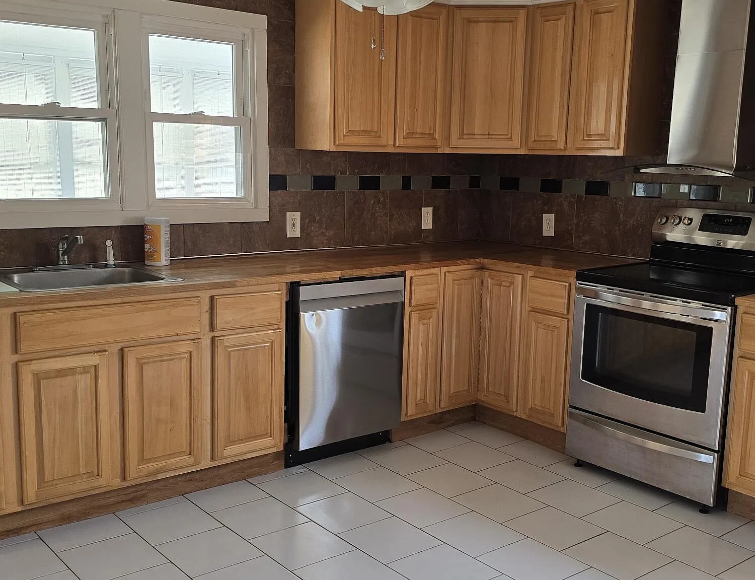 2 bed, $1,900 — Photo 3