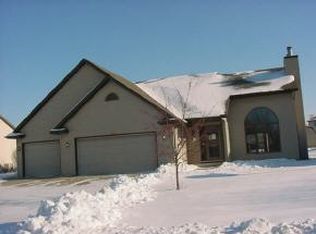 1959 Spring Creek Ct, Green Bay, WI 54311
