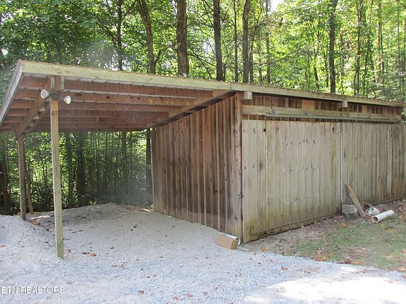 3rd image of 713 E Millers Cove Rd