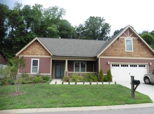 36 Pinebrook Club Dr, Asheville, NC 28804