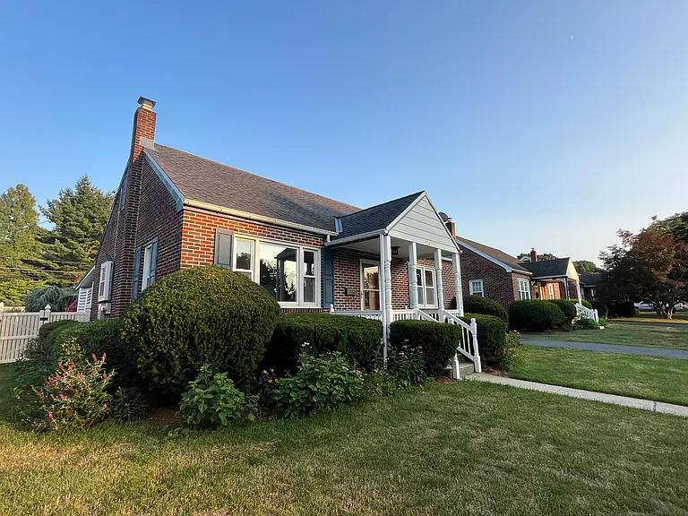 27 Woodland Rd — Photo 2