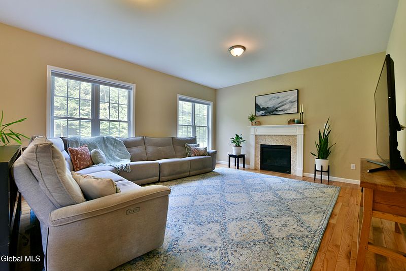 4th image of 25 Oakwood Court