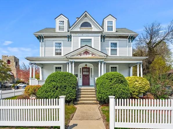 1117 River St #2, Hyde Park, MA 02136