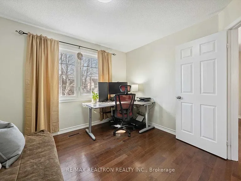 68 Flint Cres #UPPER — Photo 29