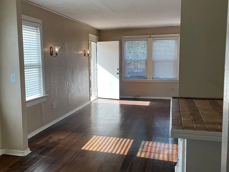708 NW 30th St #3 — Photo 8