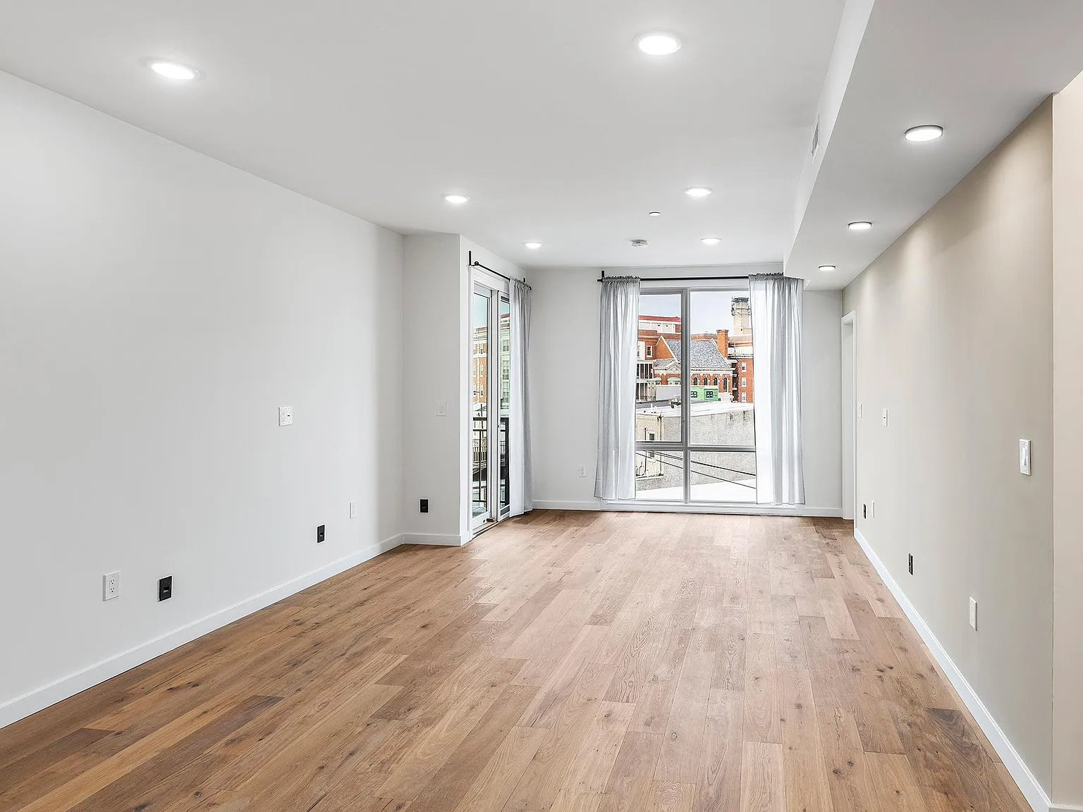 438 Memphis St — Photo 2