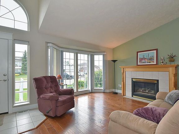 3rd image of 1427 E Houghton Ct