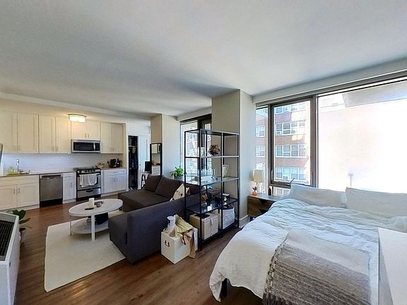 5th image of 237 E 34th St APT 905
