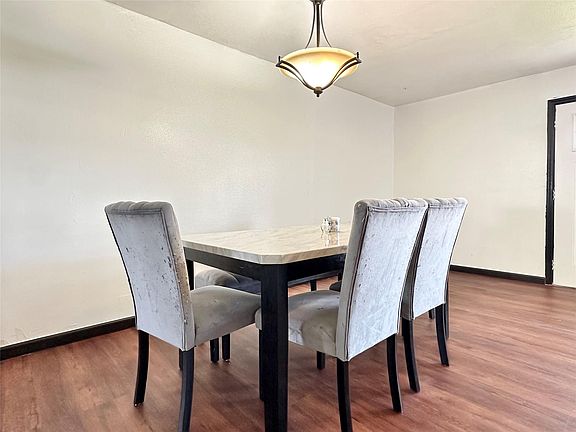 5th image of 13222 Emporia St