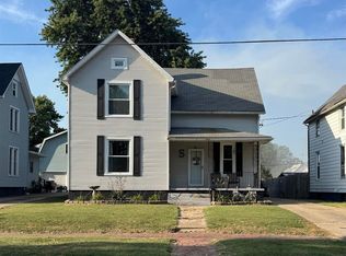873 E Chestnut St, Canton, IL 61520