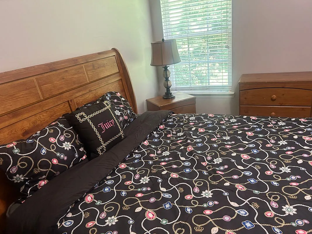 2 bed, 1.0 bath, 2418 sqft, $1,500 — Photo 3