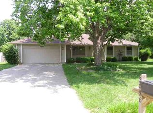 3036 SW Lincolnshire Rd, Topeka, KS 66614