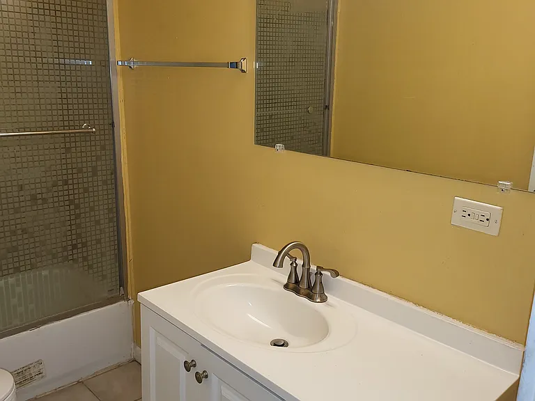 2151 W 21st St #2 — Photo 1