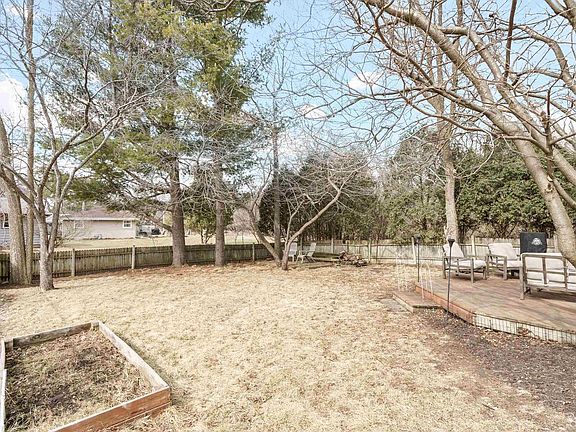 3rd image of 423 North Wright Road