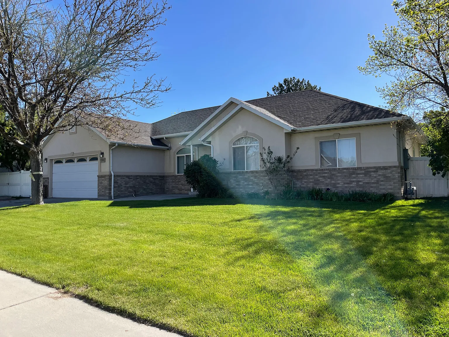 4 bed, 1.5 bath, 1826 sqft, $2,500 — Photo 2