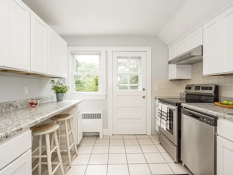 300 Hubbard Ave #2 — Photo 9