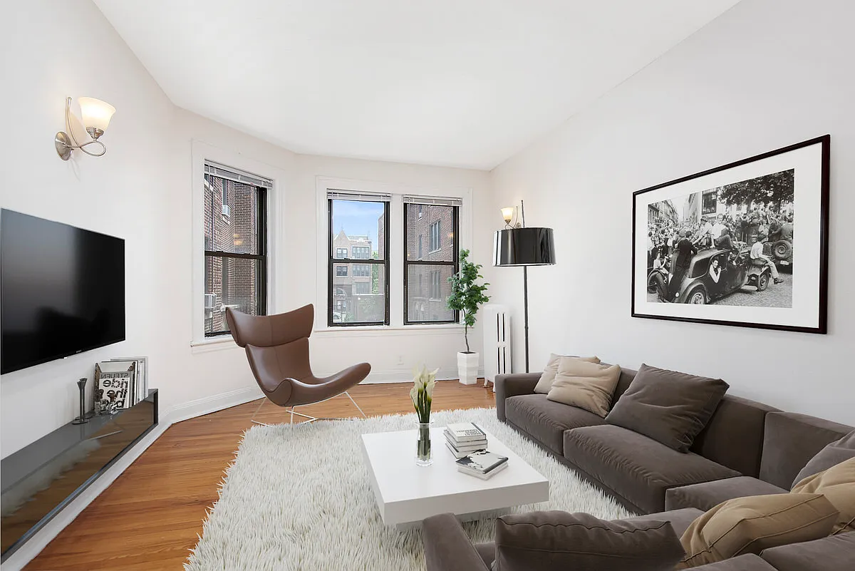 632 W. Addison — Photo 4