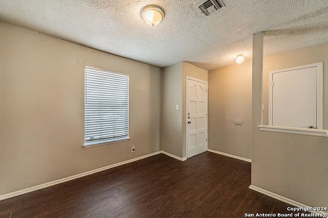 5915 Cliff Rdg — Photo 3