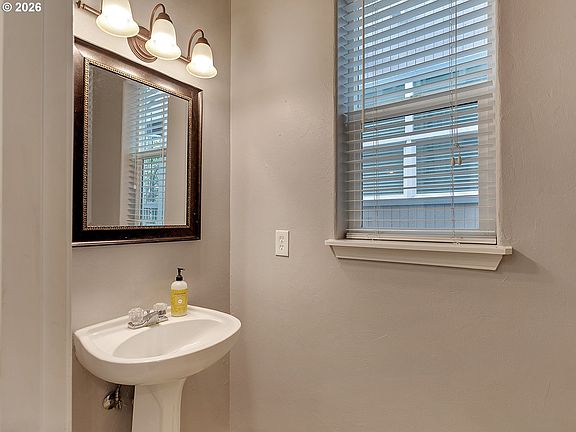 5th image of 21315 SW Ladyfern Dr