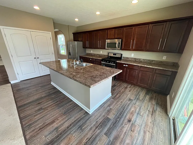 1956 Creek Bank Dr — Photo 5