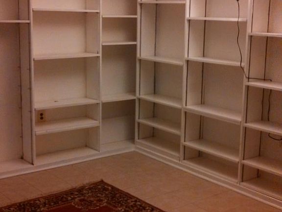 beedroom lots of clouset space