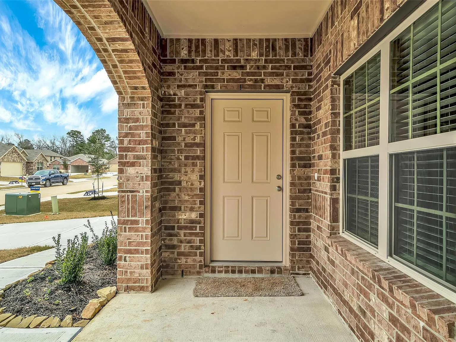 4 bed, 2.5 bath, 2320 sqft, $2,500 — Photo 4