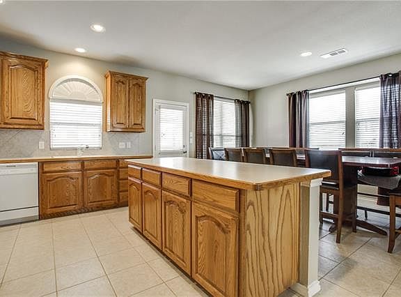 4th image of 5717 Ozark Dr