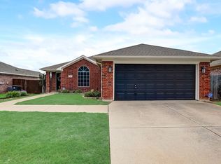 7402 Fossil Lake Dr, Arlington, TX 76002