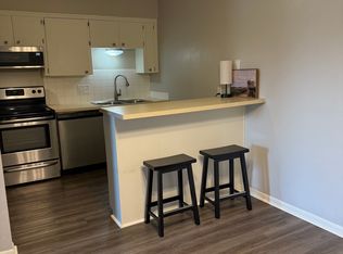 4033 Oak St #M, Kansas City, MO 64111