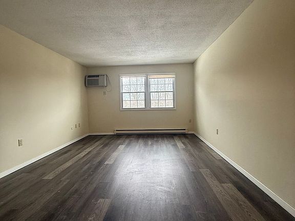 5th image of 39 Dinan Dr #24A