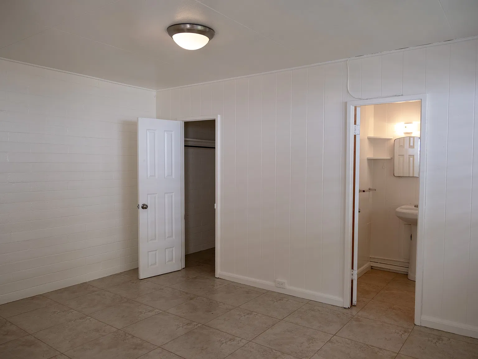 Studio, 300 sqft, $1,300 — Photo 4