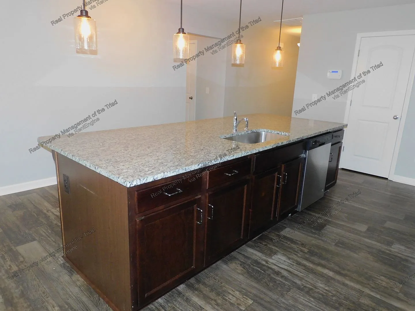 3 bed, 2.0 bath, 1574 sqft, $1,825 — Photo 4