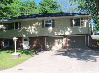 1222 Safari Dr, Saint Joseph, MO 64506