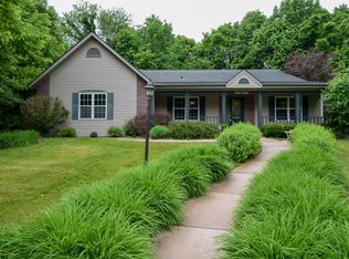 W242N7286 S Woodsview Dr, Sussex, WI 53089