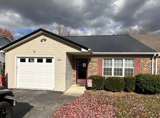 206 Village Dr, Lewisburg, WV 24901