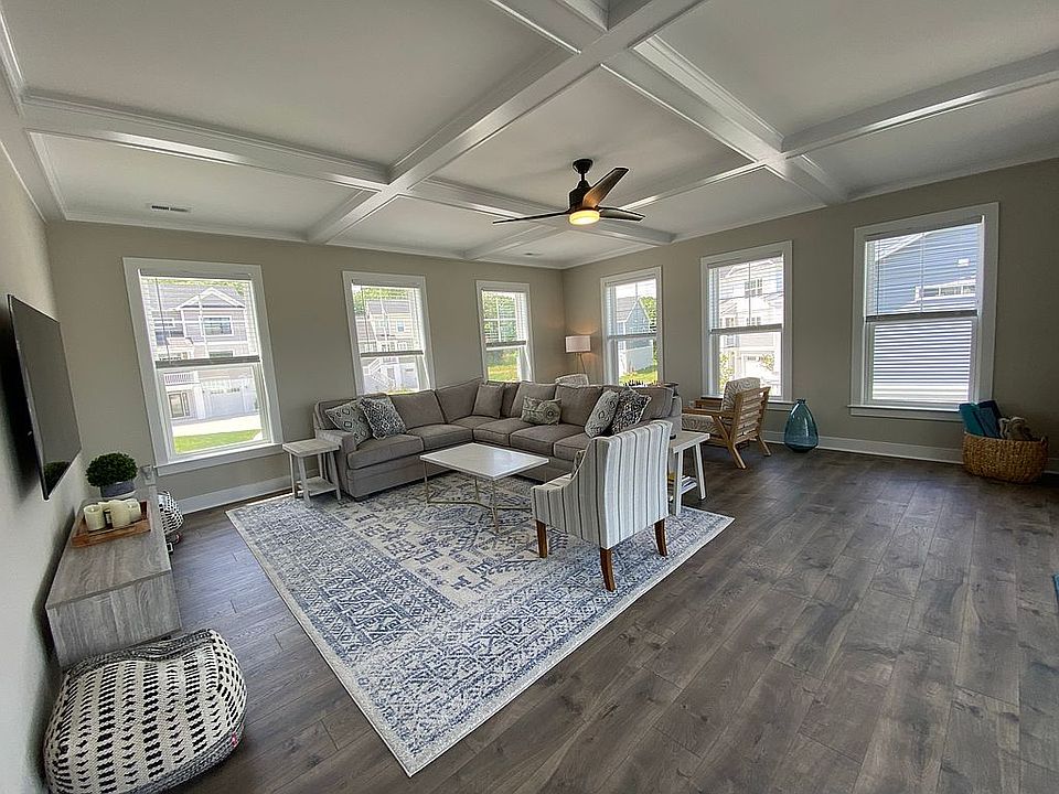1st image of 9 Larchmont Ct