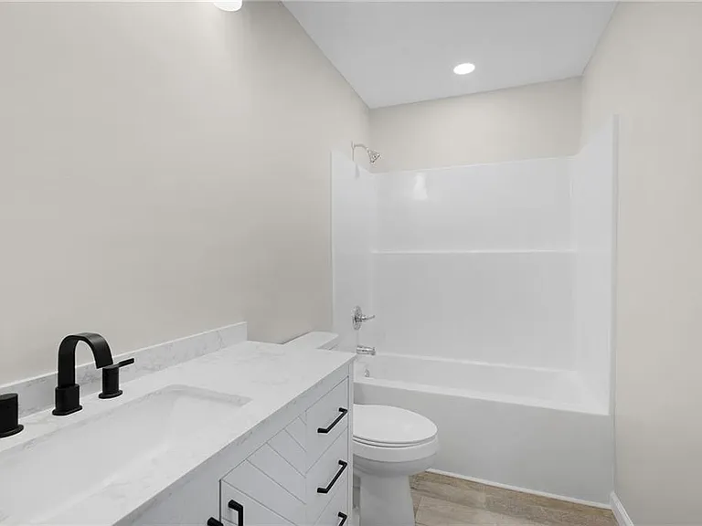 135 Holly Creek Dr — Photo 15