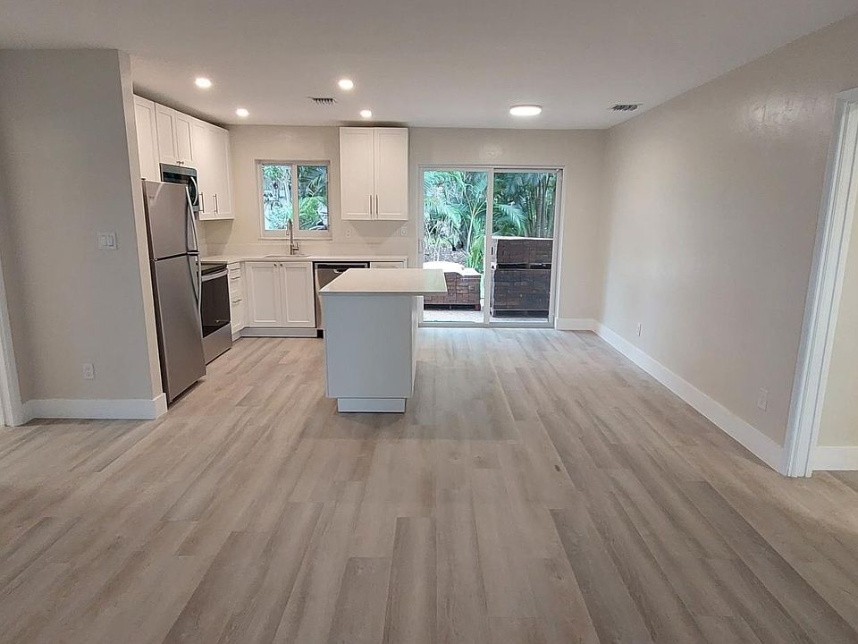 1st image of 1235 SW 13th Cir