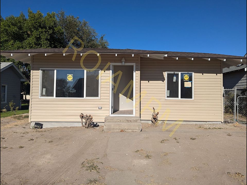 1st image of 216 12th Ave N
