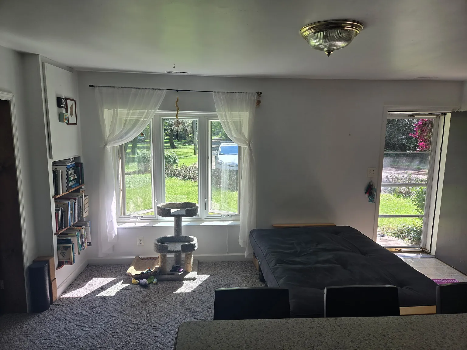 2 bed, 900 sqft, $1,600 — Photo 3