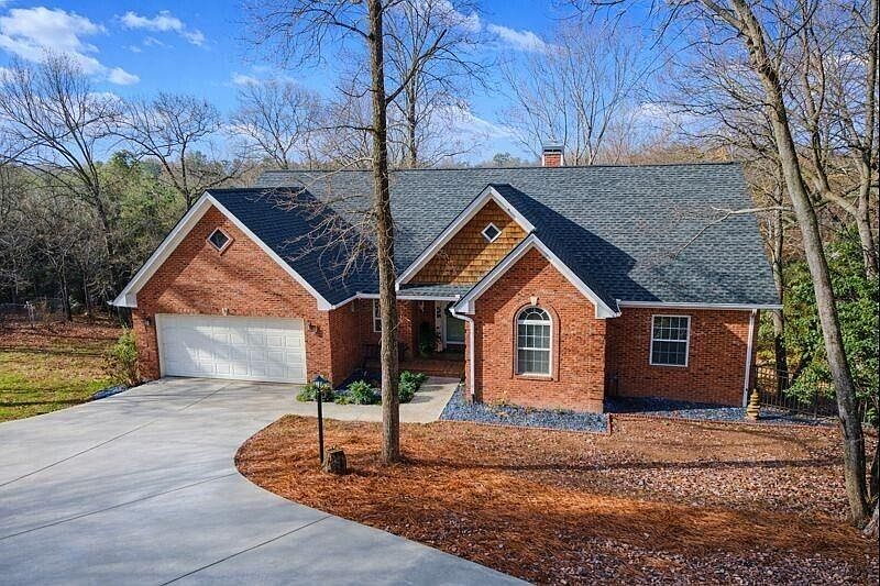1st image of 170 Sequoyah Dr