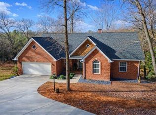 170 Sequoyah Dr, Cornelia, GA 30531