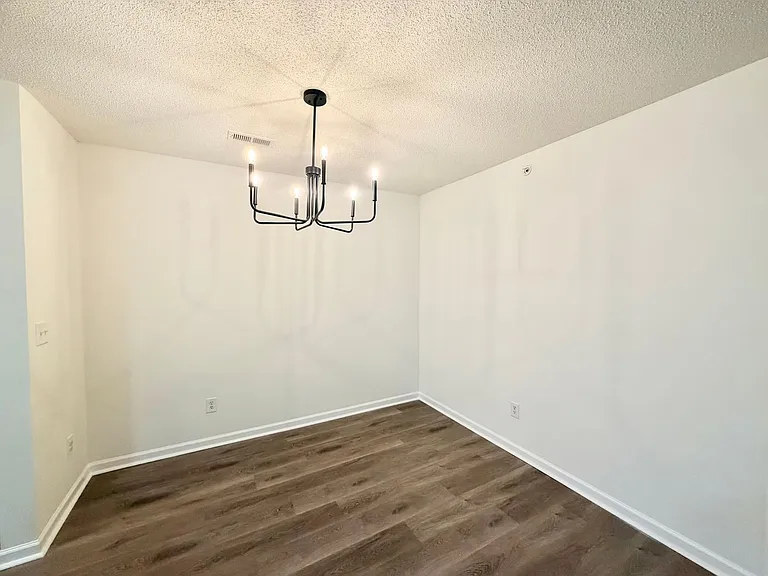 Lakeview Apartments — Photo 4