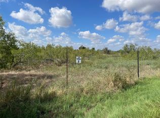 6 County Road 484, Elgin, TX 78621